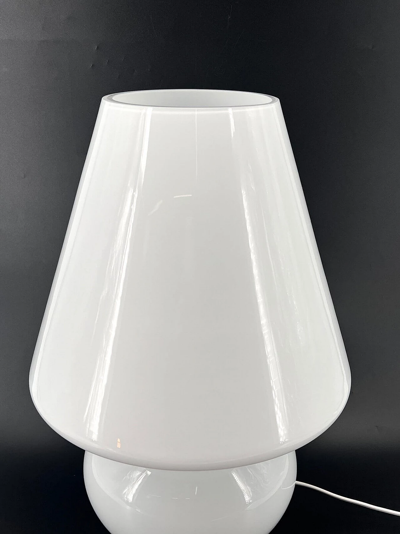Glossy white Murano glass table lamp 1
