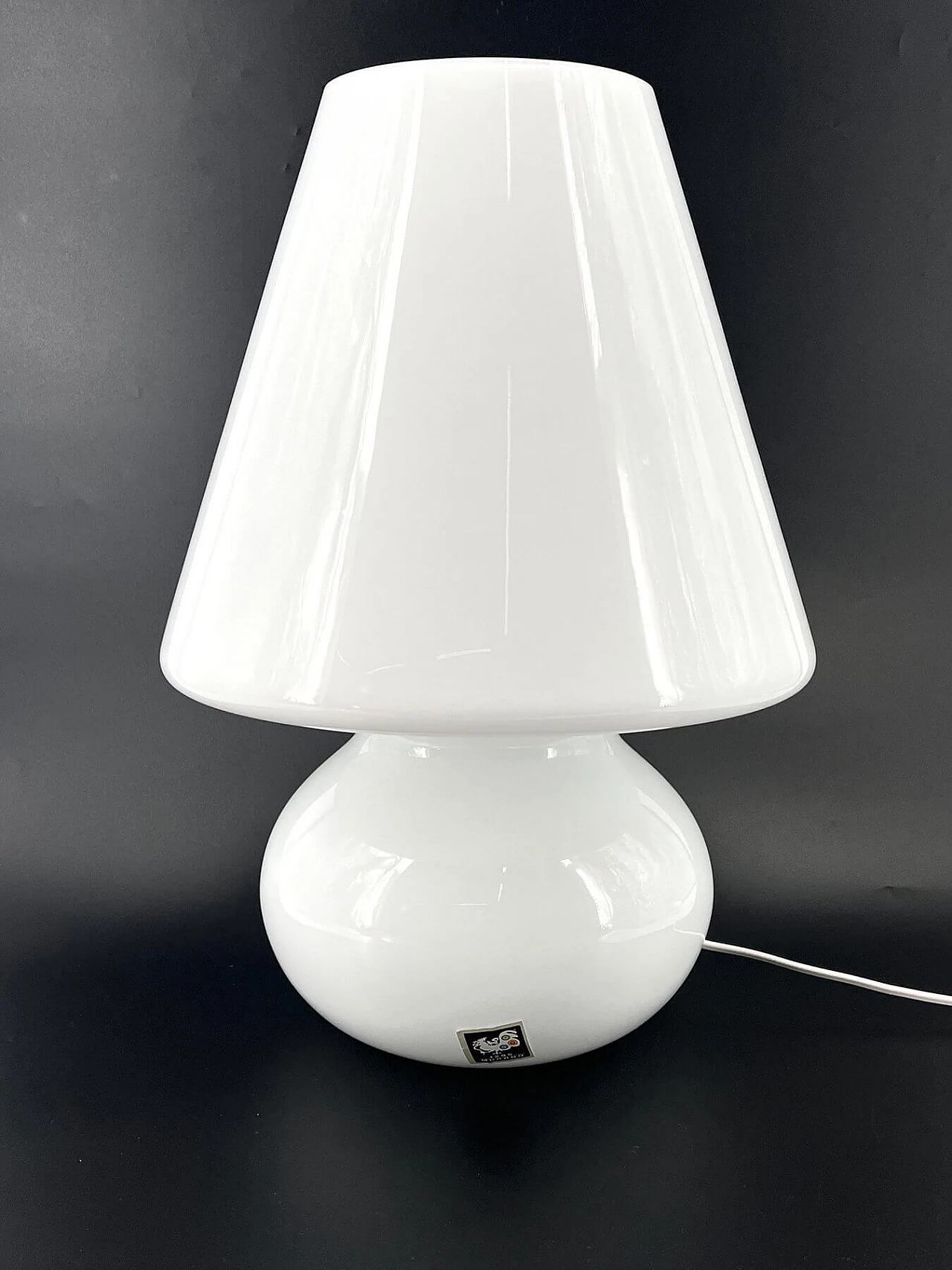 Glossy white Murano glass table lamp 3