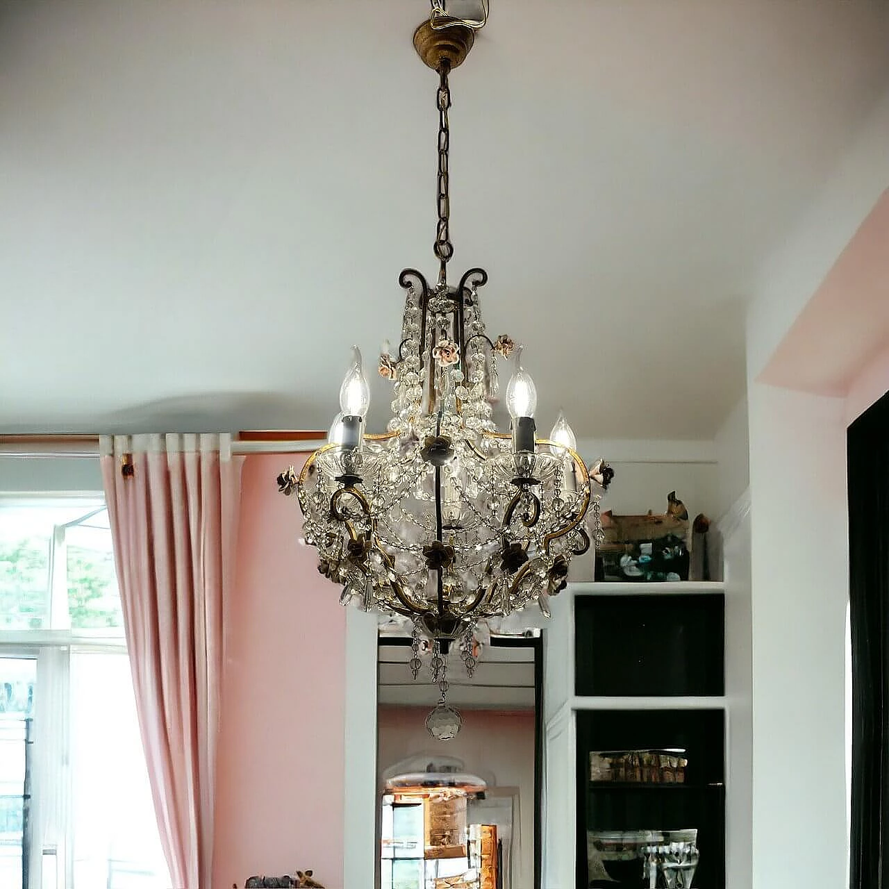 Lampadario in metallo dorato e cristallo con fiori in porcellana, anni '50 5