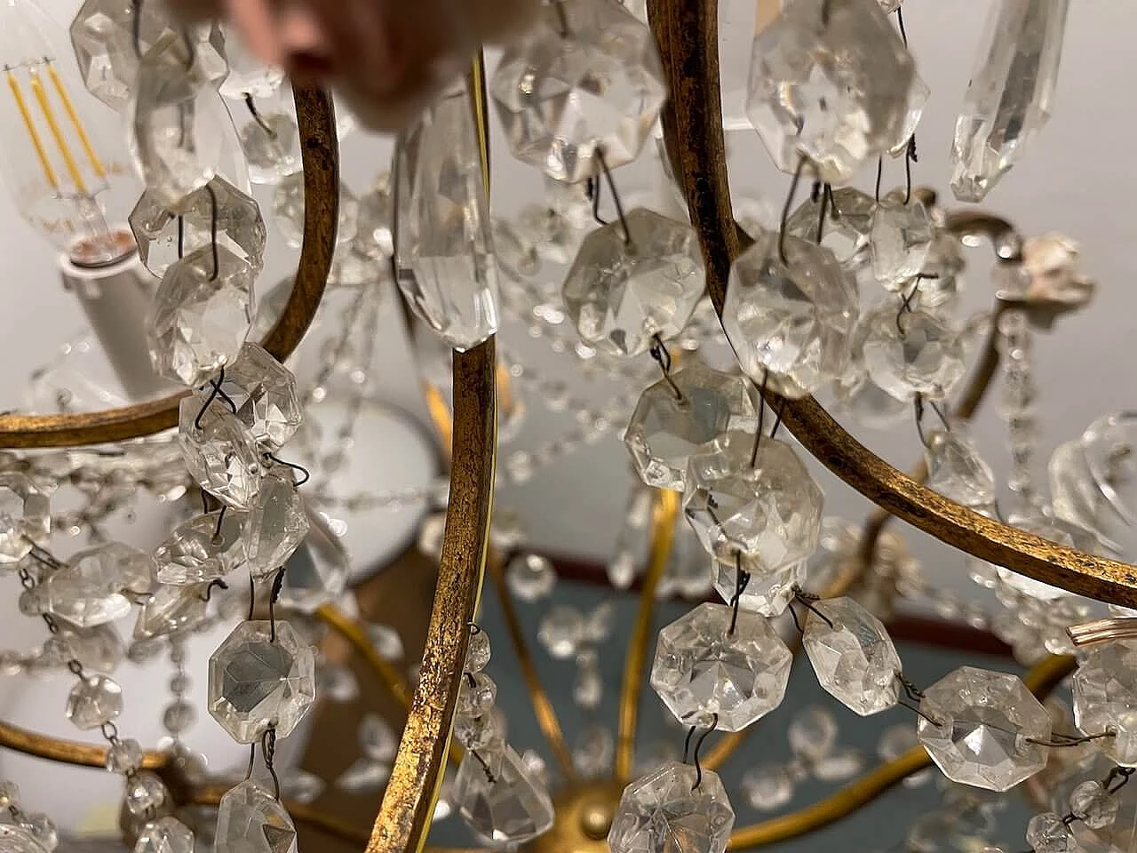 Lampadario in metallo dorato e cristallo con fiori in porcellana, anni '50 10