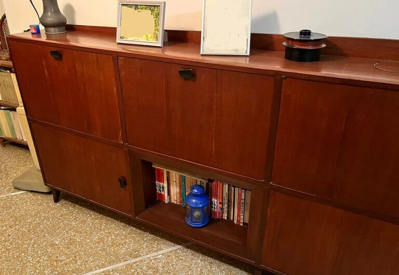 Credenza in noce massello con mensole a giorno, anni '70 2