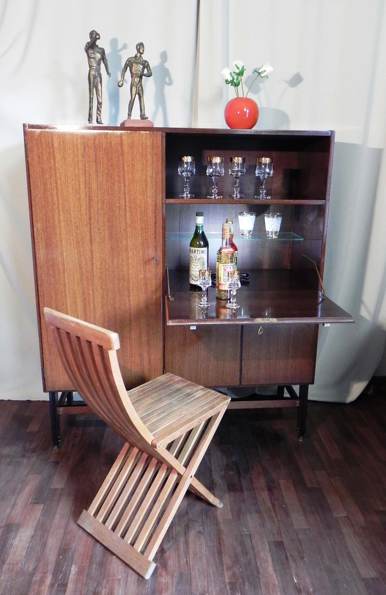 Credenza con vano bar in legno impiallacciato teak, anni '50 14