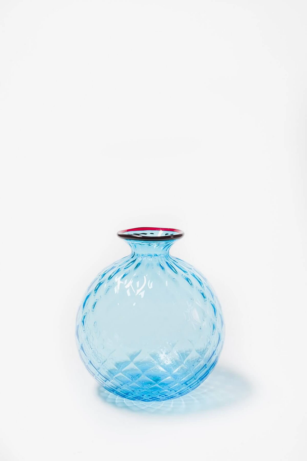 Vaso in vetro di Murano azzurro con lavorazione ballotton 1