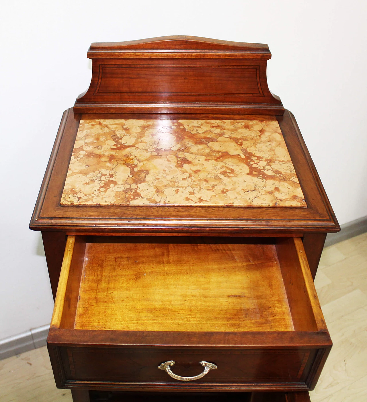 Pair of solid walnut bedside tables with inlays and pink marble top, 1920s 2