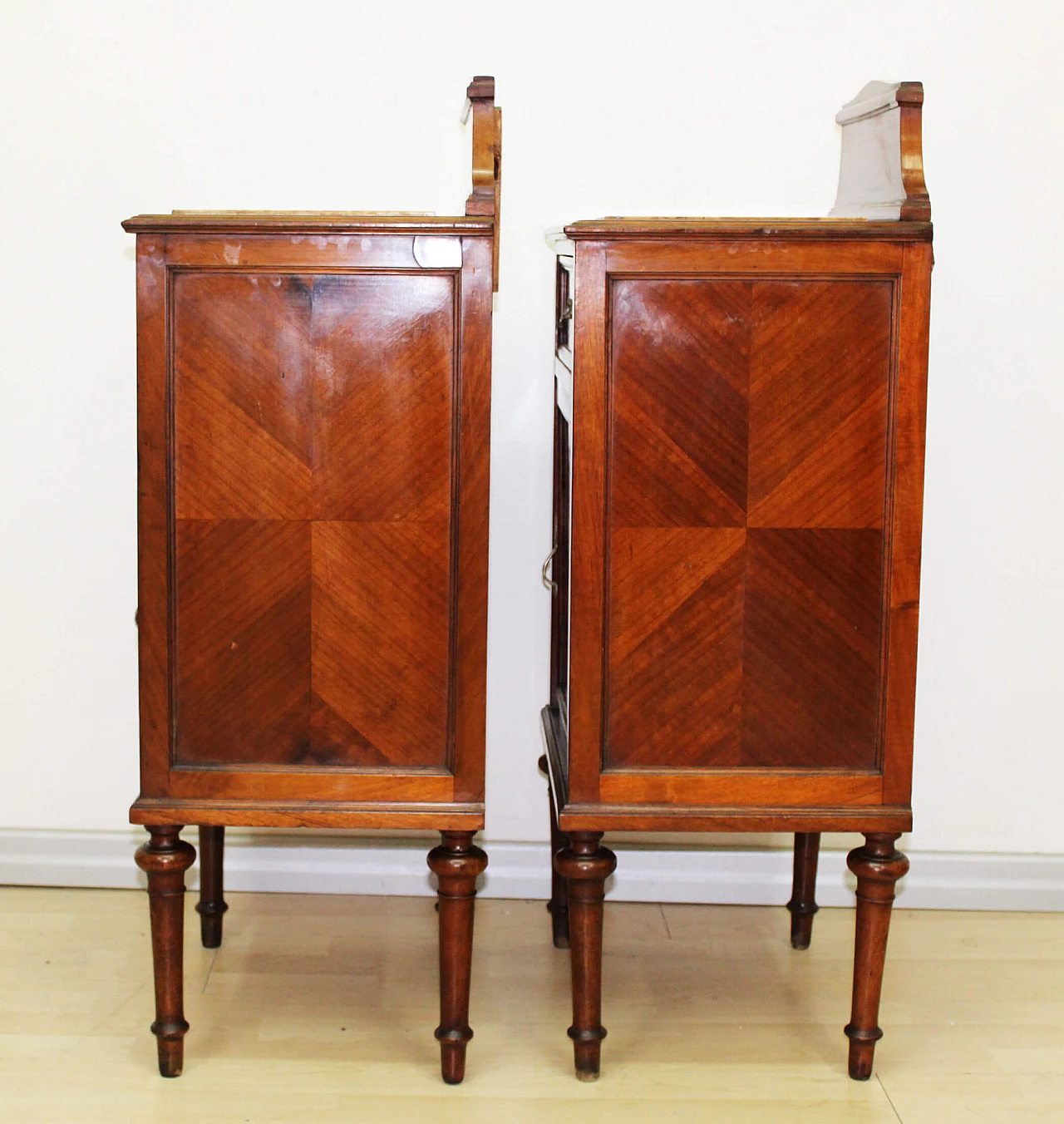 Pair of solid walnut bedside tables with inlays and pink marble top, 1920s 4