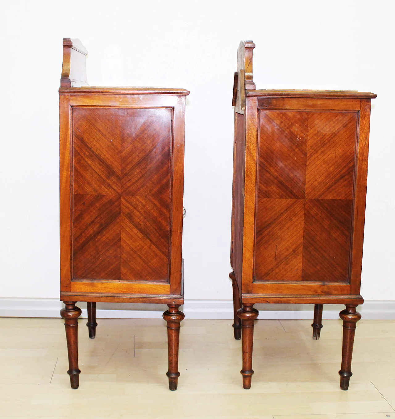 Pair of solid walnut bedside tables with inlays and pink marble top, 1920s 6