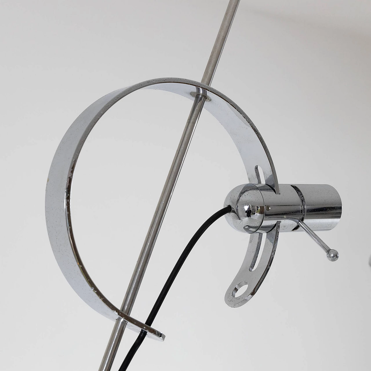 Lampada da tavolo regolabile in metallo cromato, anni '70 1