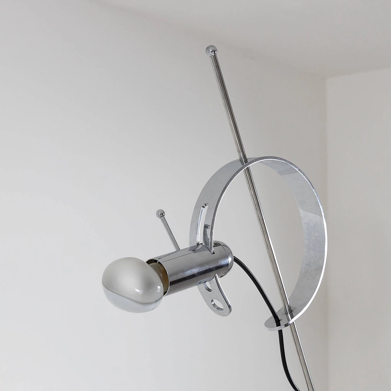 Lampada da tavolo regolabile in metallo cromato, anni '70 5