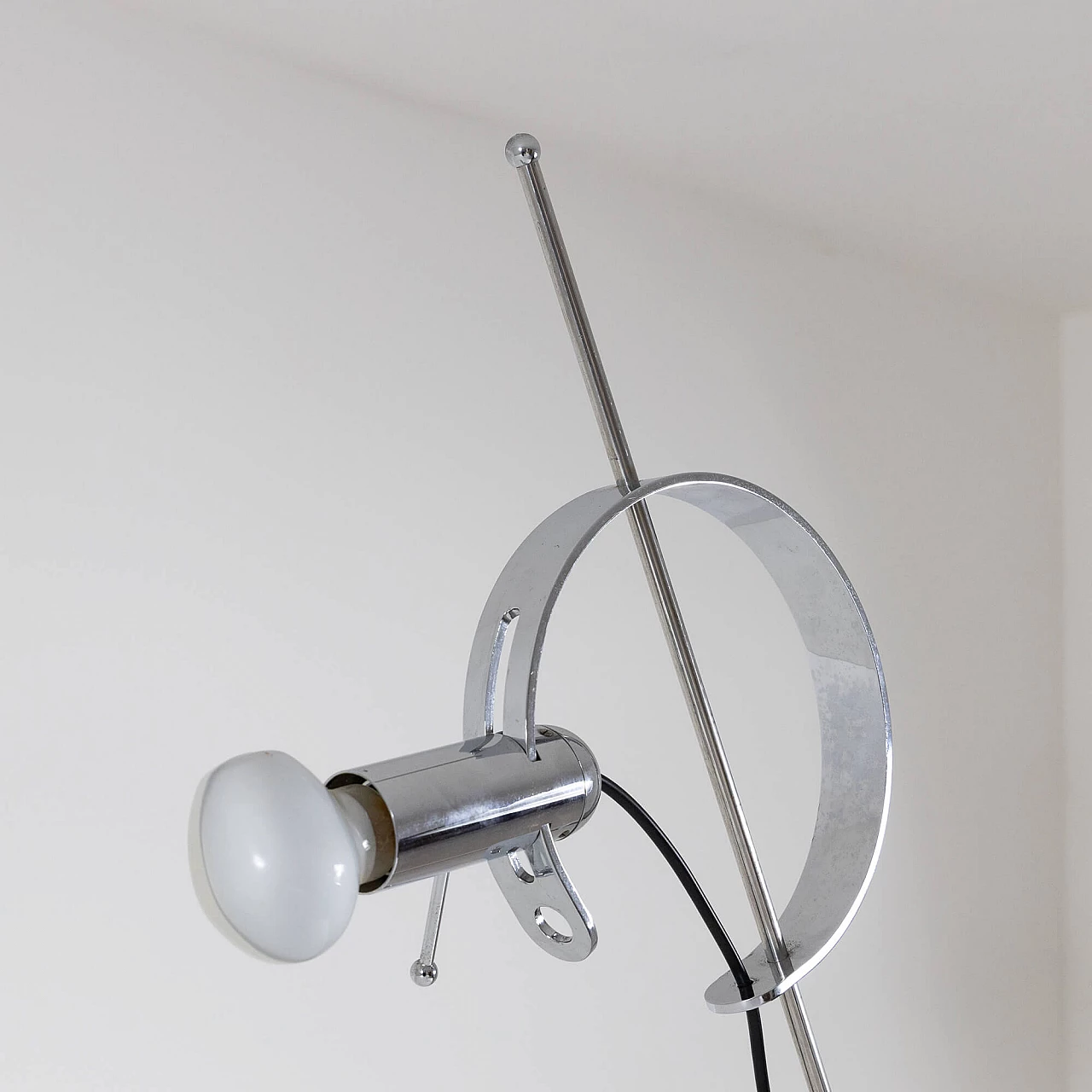 Lampada da tavolo regolabile in metallo cromato, anni '70 6