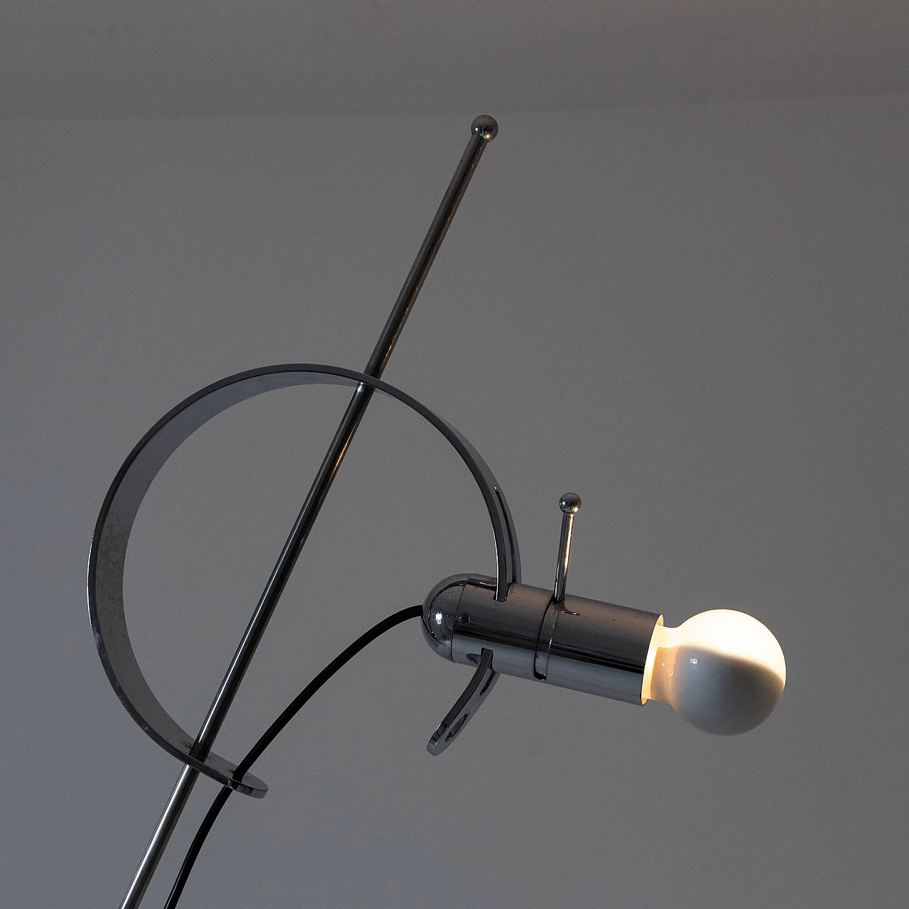 Lampada da tavolo regolabile in metallo cromato, anni '70 10