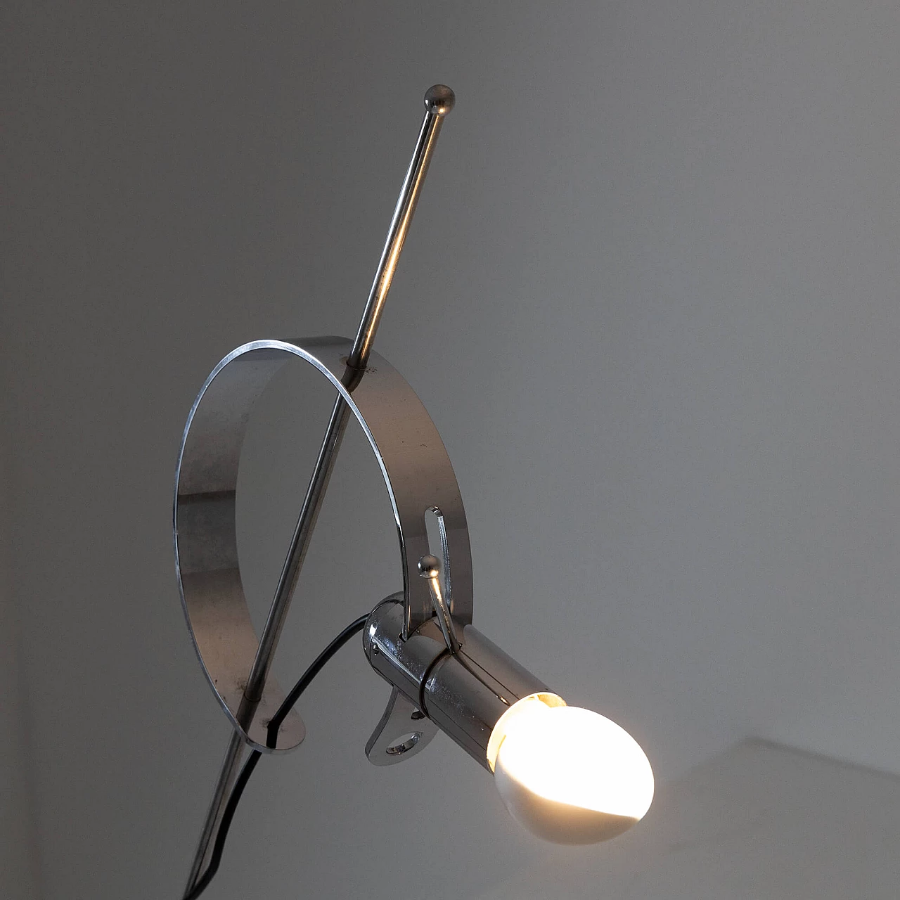 Lampada da tavolo regolabile in metallo cromato, anni '70 13