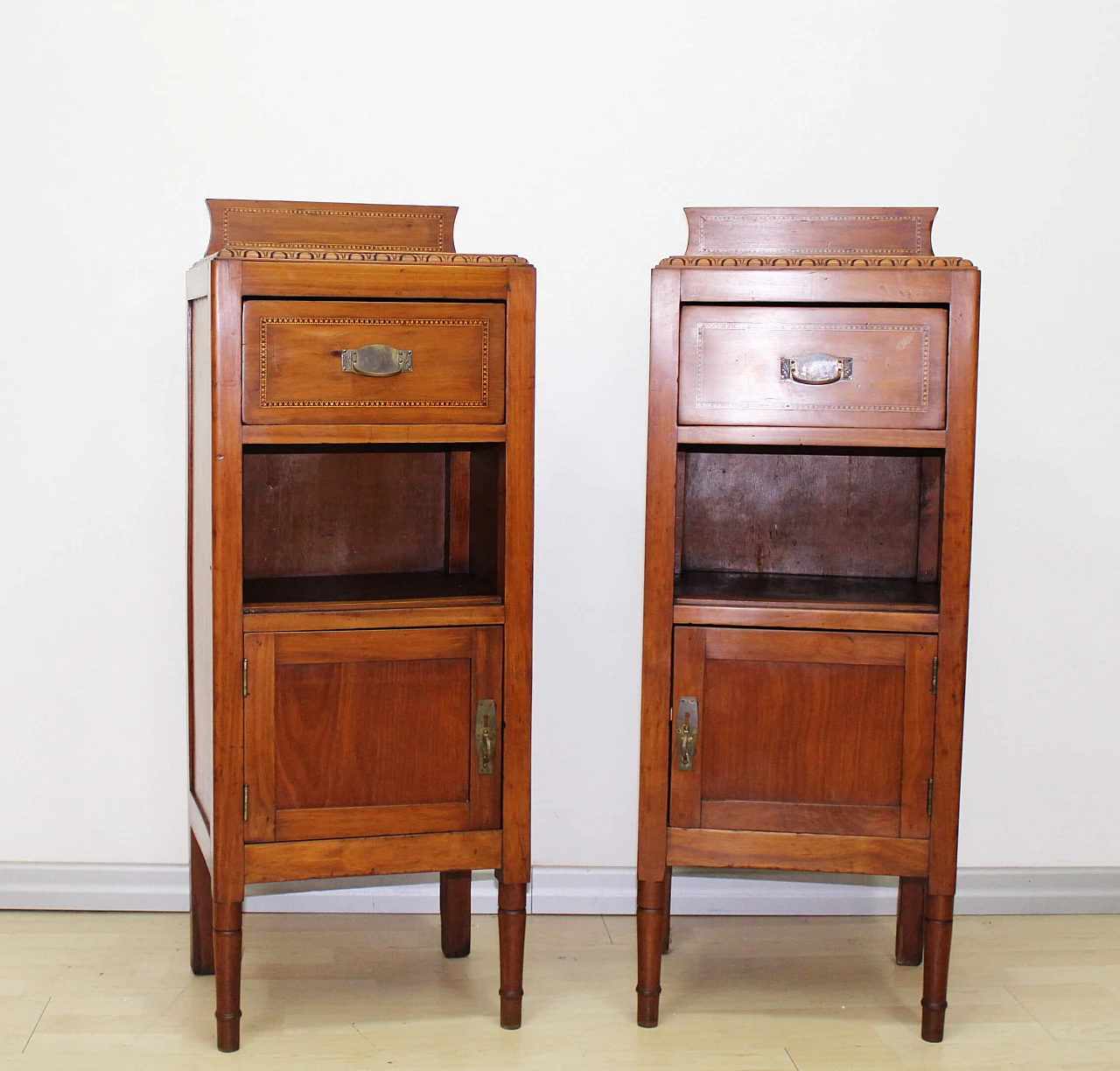 Pair of solid walnut bedside tables with marble top, early 20th century 12