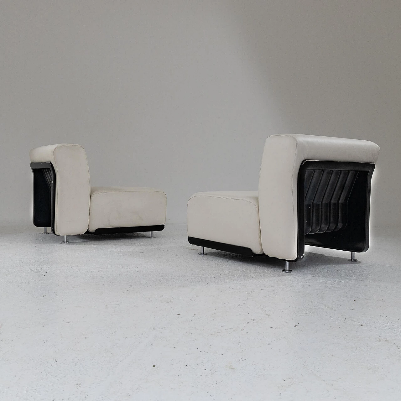 Pair of plastic, metal and faux leather armchairs by Saporiti, 1970s 4