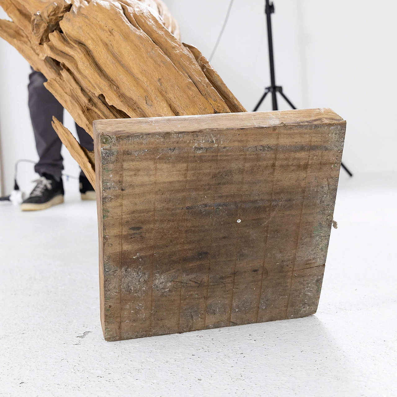 Soggetto astratto, scultura in legno sabbiato e verniciato, anni '70 19