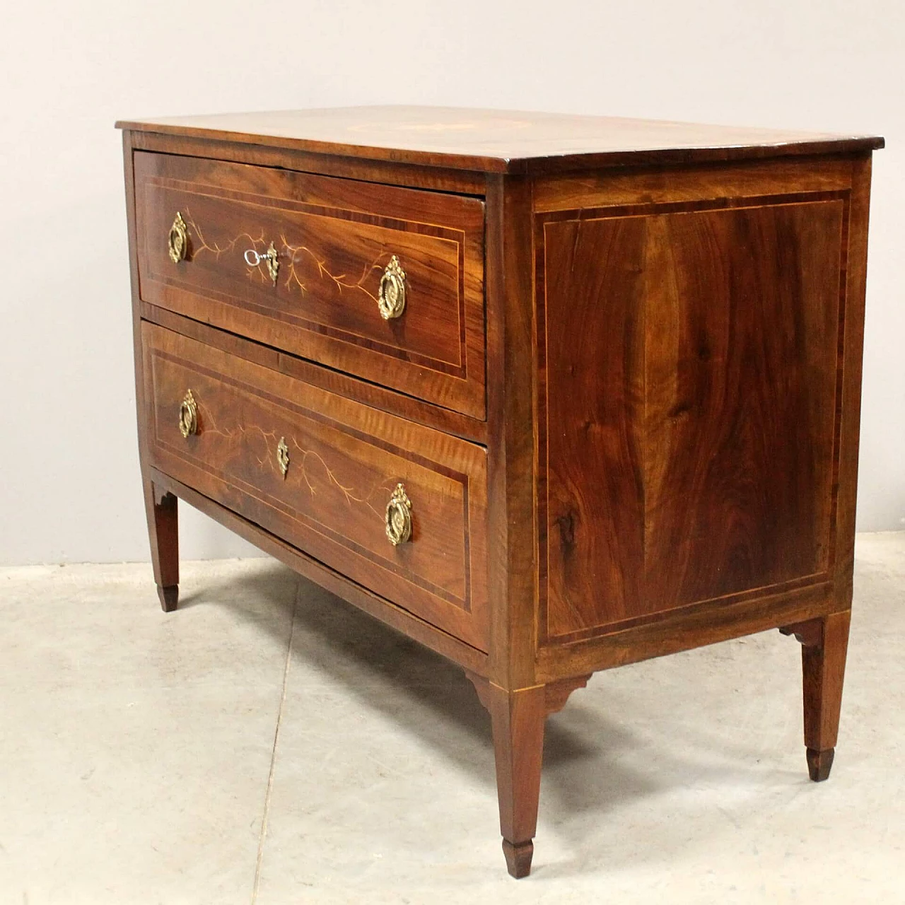 Louis XVI chest of drawers in inlaid walnut, 1700s 1