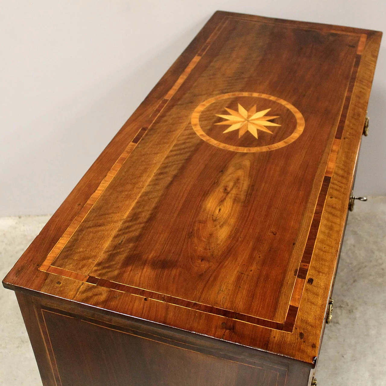 Cassettone Luigi XVI in noce intarsiato, '700 4