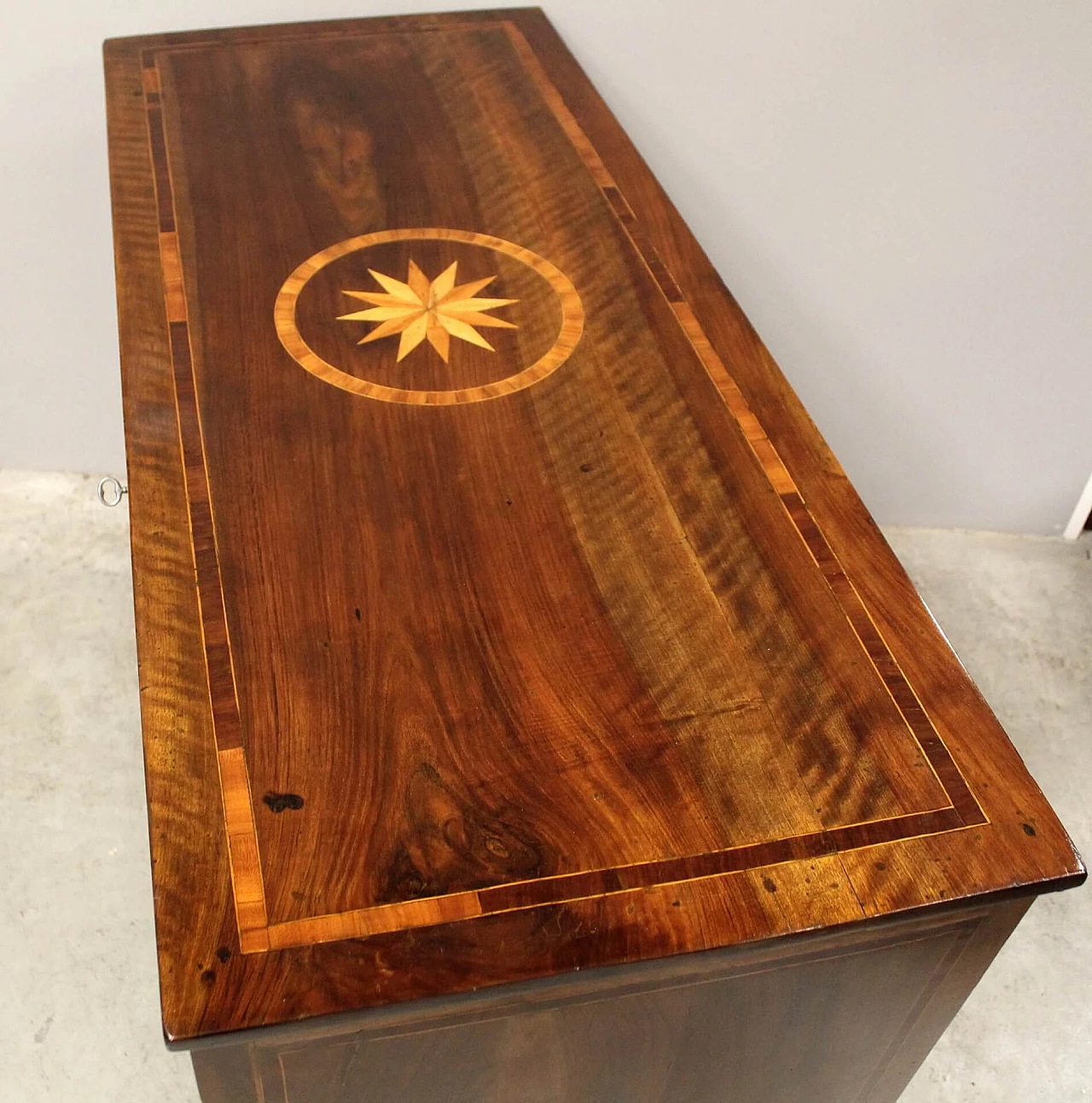 Cassettone Luigi XVI in noce intarsiato, '700 5