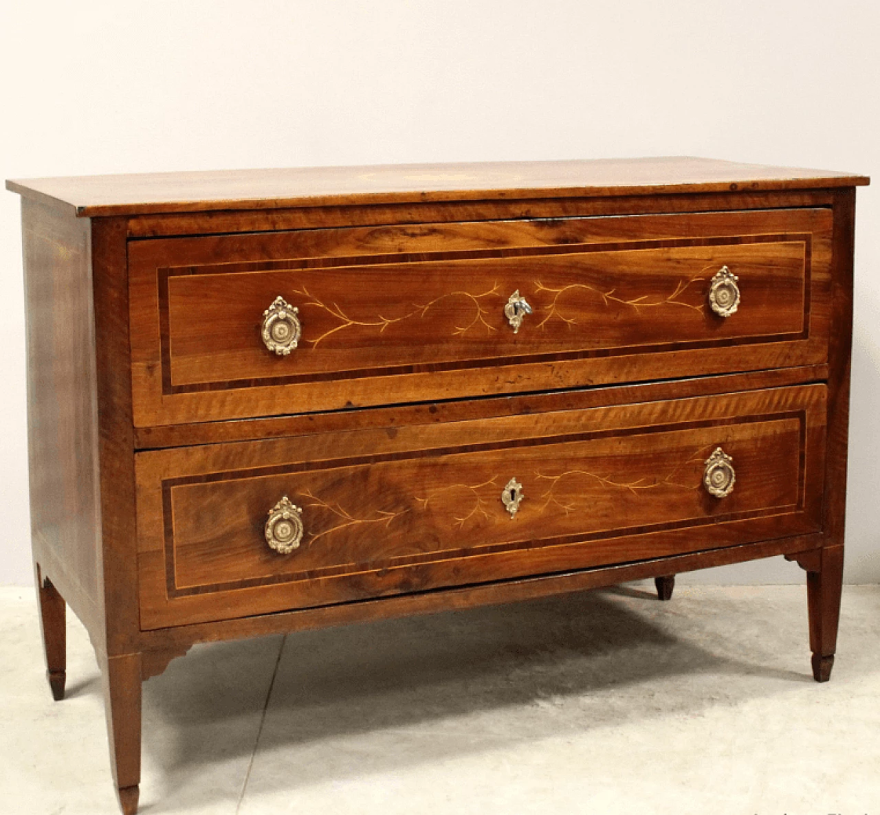 Louis XVI chest of drawers in inlaid walnut, 1700s 10