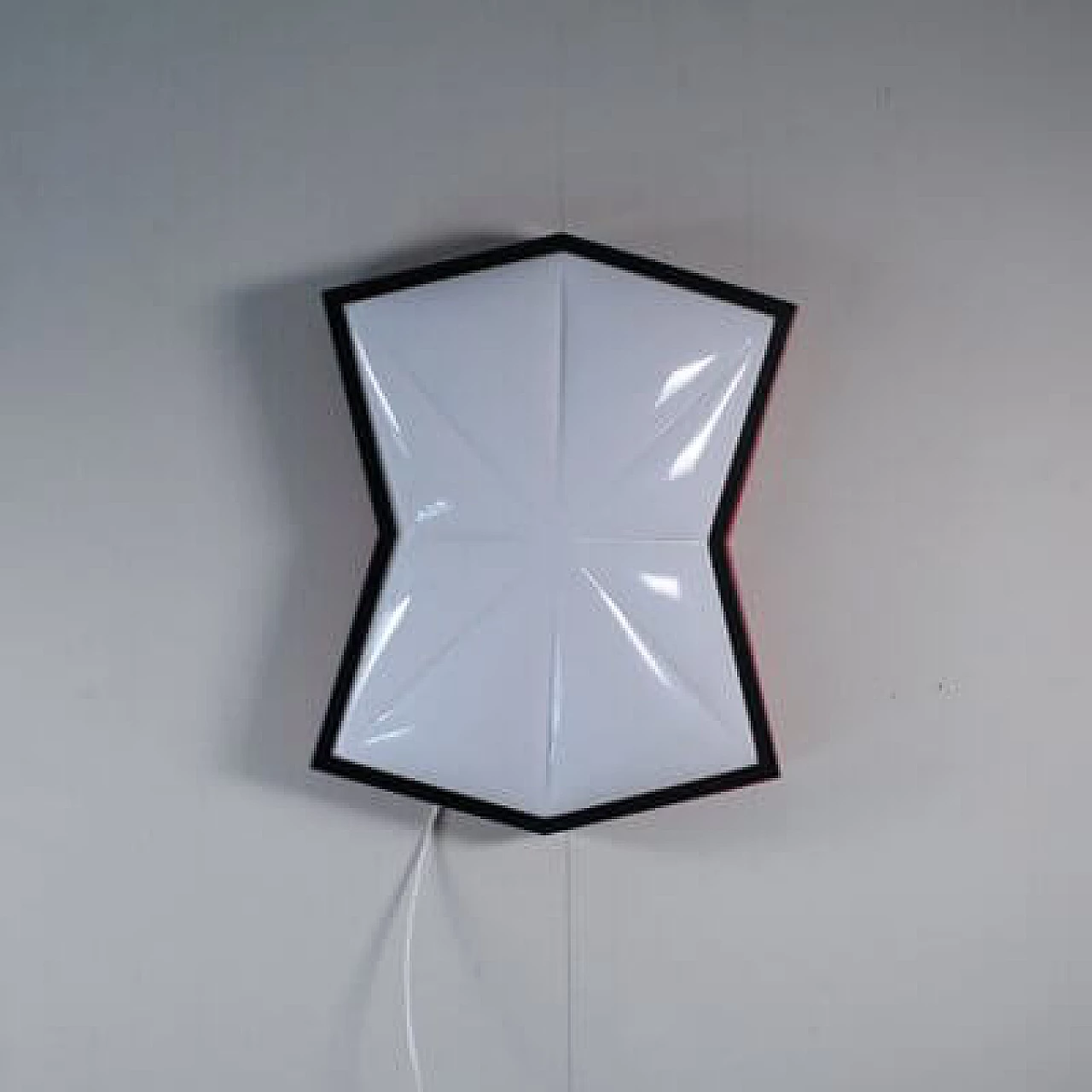 Plafoniera stile Space Age in plastica rossa, nera e bianca, anni '80 14