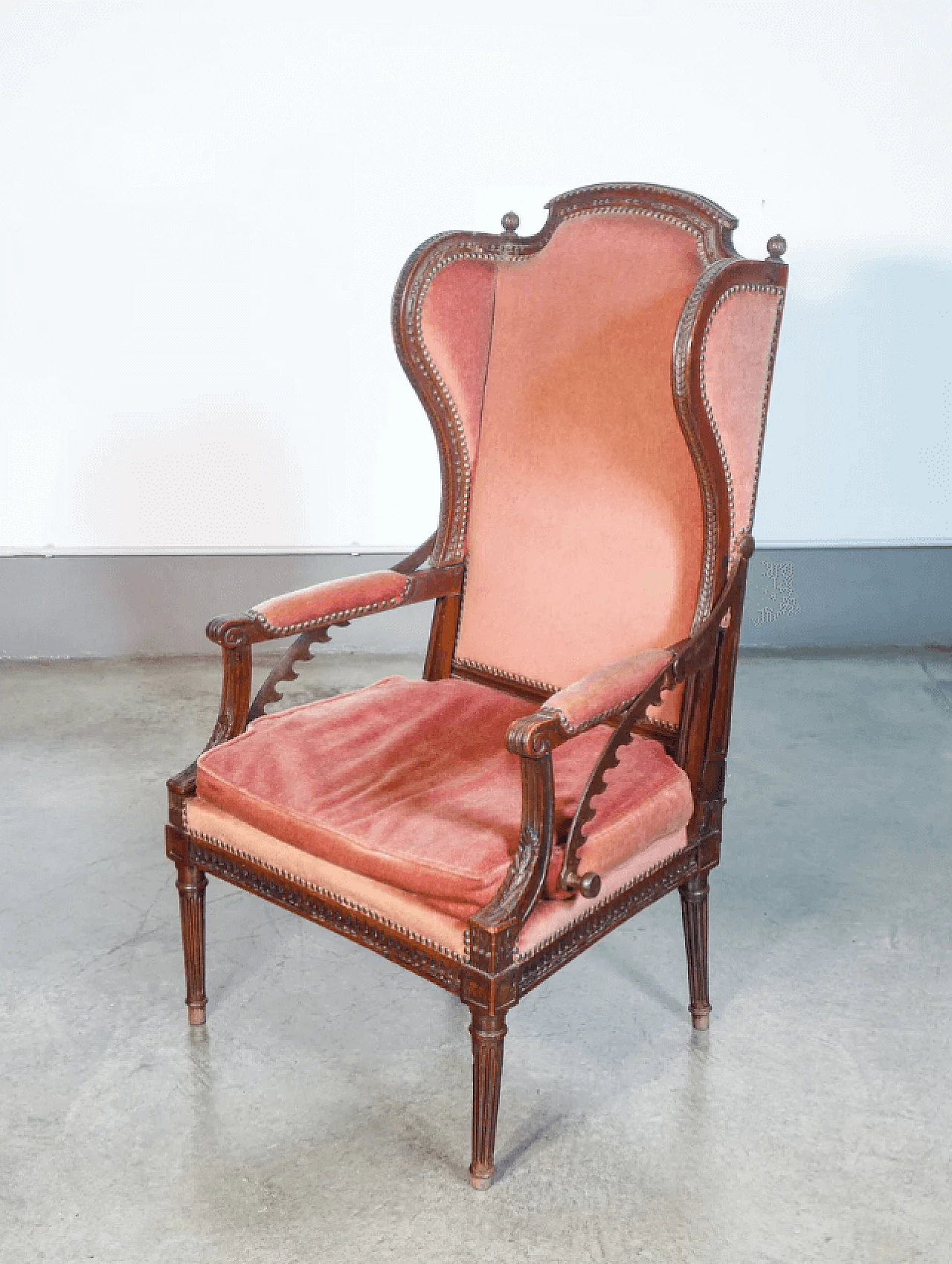 Walnut reclining armchair, 18th century 1