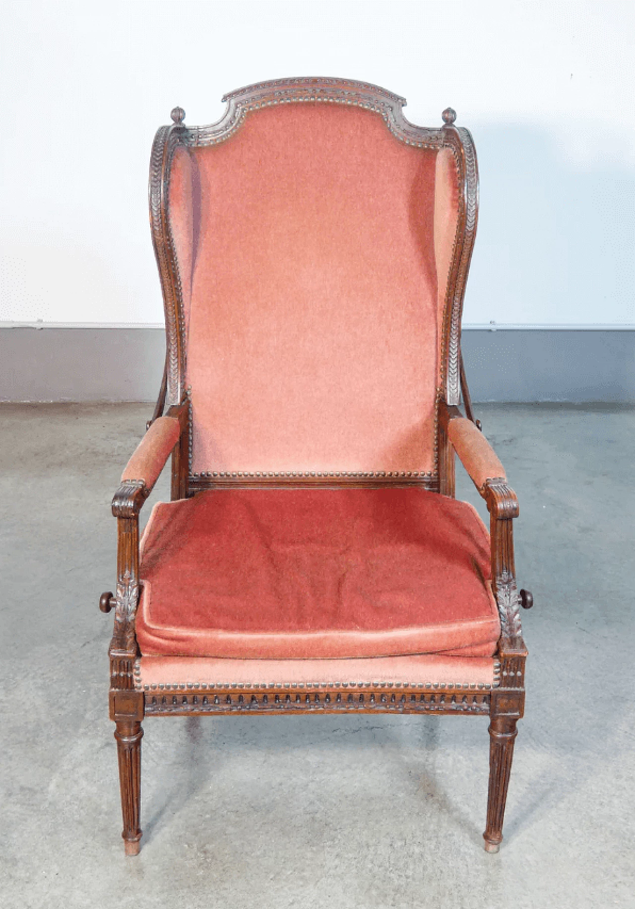 Walnut reclining armchair, 18th century 5