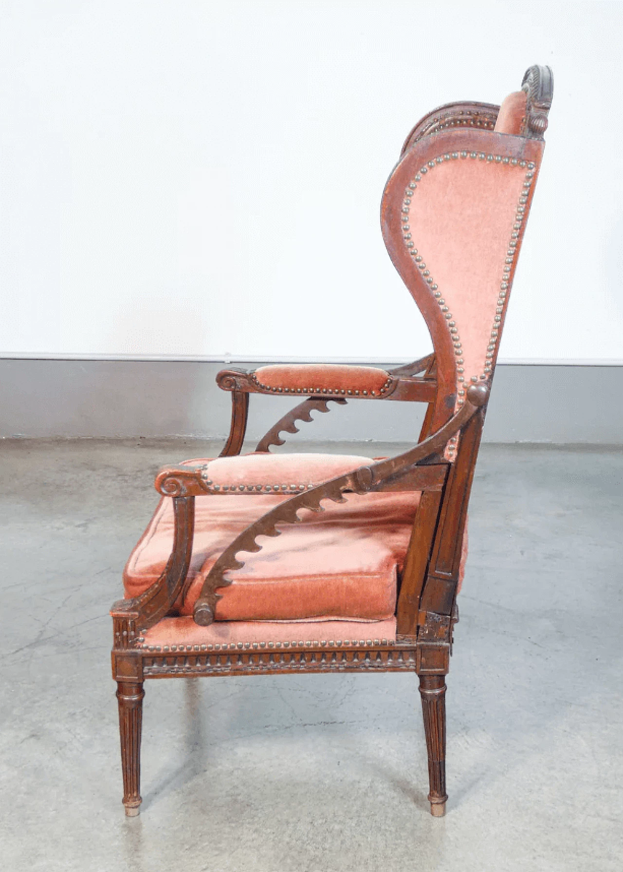 Walnut reclining armchair, 18th century 6