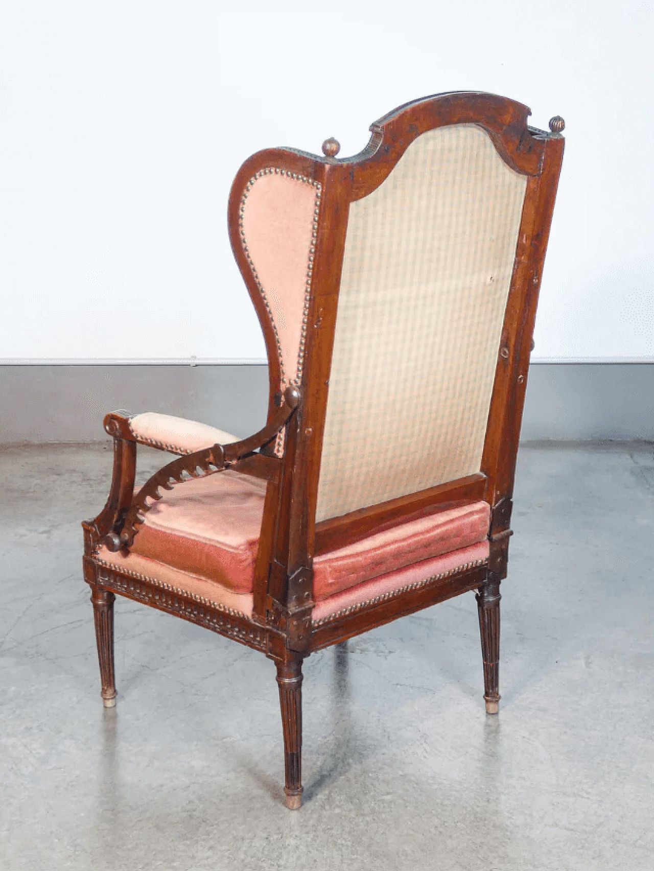 Walnut reclining armchair, 18th century 10