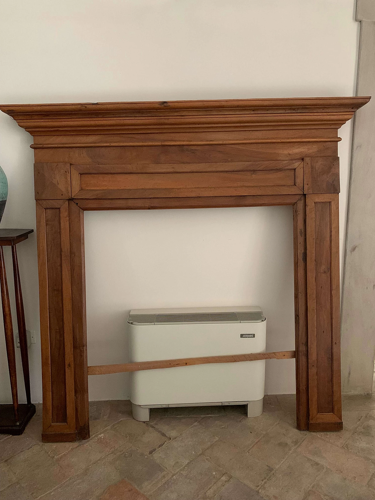 Marches walnut fireplace, 18th century 3