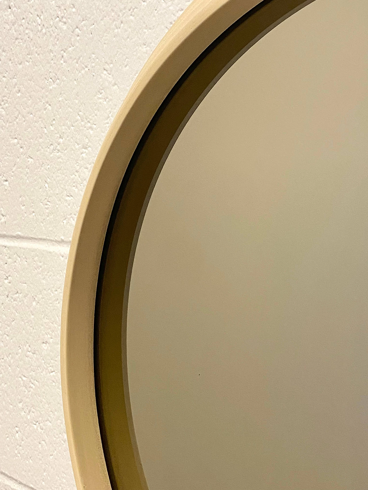 Space Age round ivory lacquered wood mirror, 1960s 3
