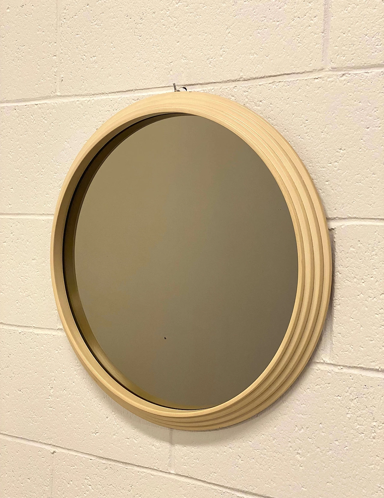 Space Age round ivory lacquered wood mirror, 1960s 5