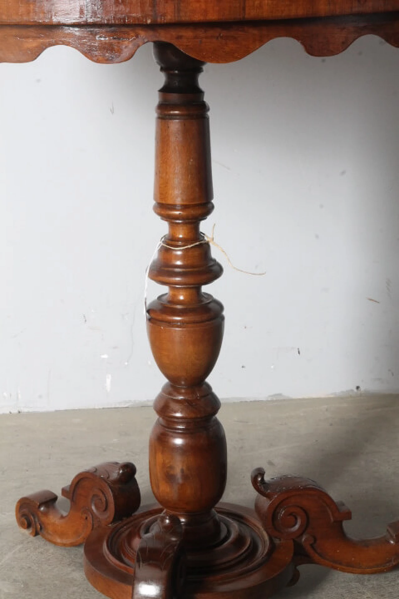 Umbrian Charles X solid walnut table with inlays, mid-19th century 2