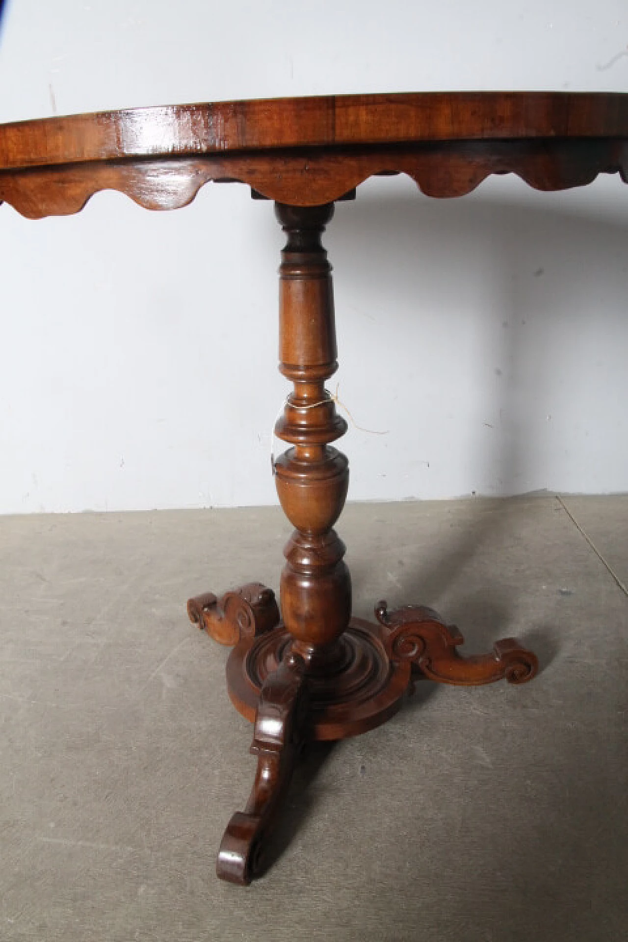 Umbrian Charles X solid walnut table with inlays, mid-19th century 6