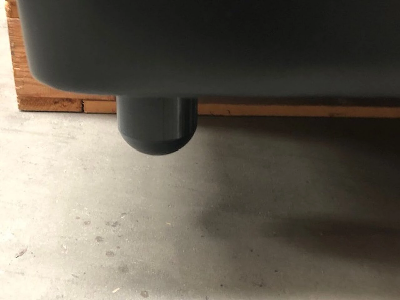 Coppia di divani Socrate in pelle nera di Poltrona Frau 6