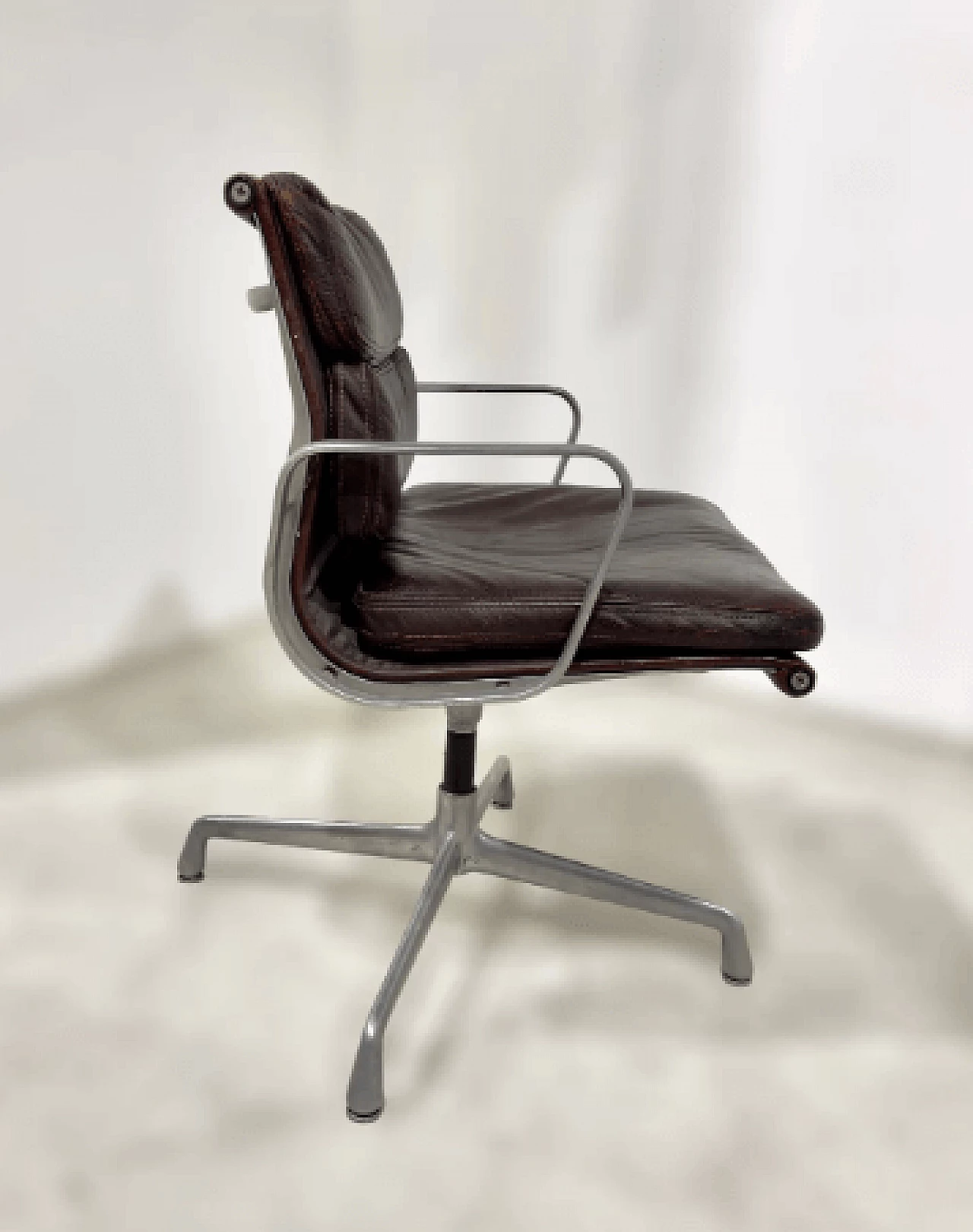 Poltrona Soft Pad EA 208 di Charles e Ray Eames per Herman Miller, anni '70 5