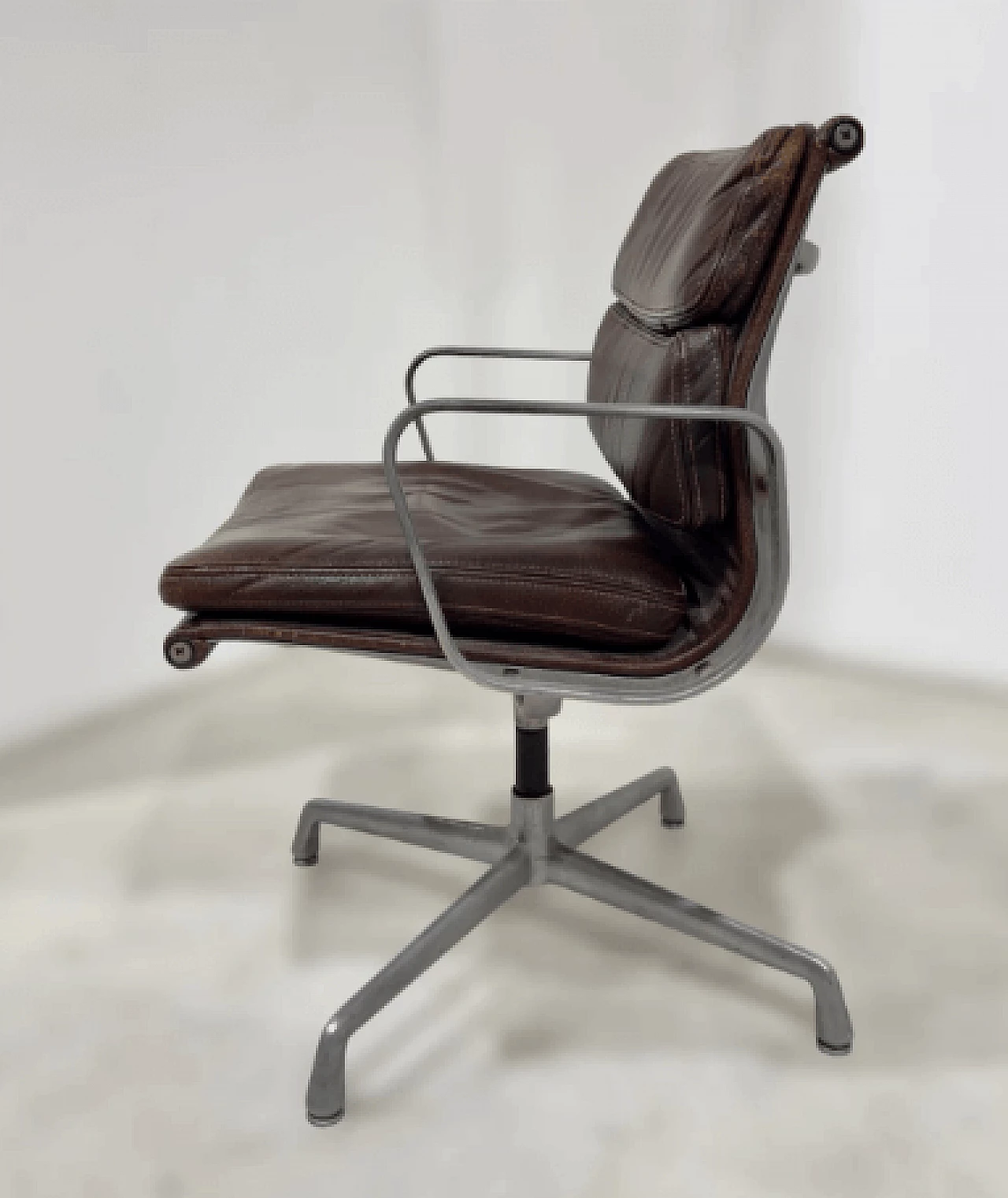 Soft Pad EA 208 armchair by Charles & Ray Eames for Herman Miller, 1970s 3