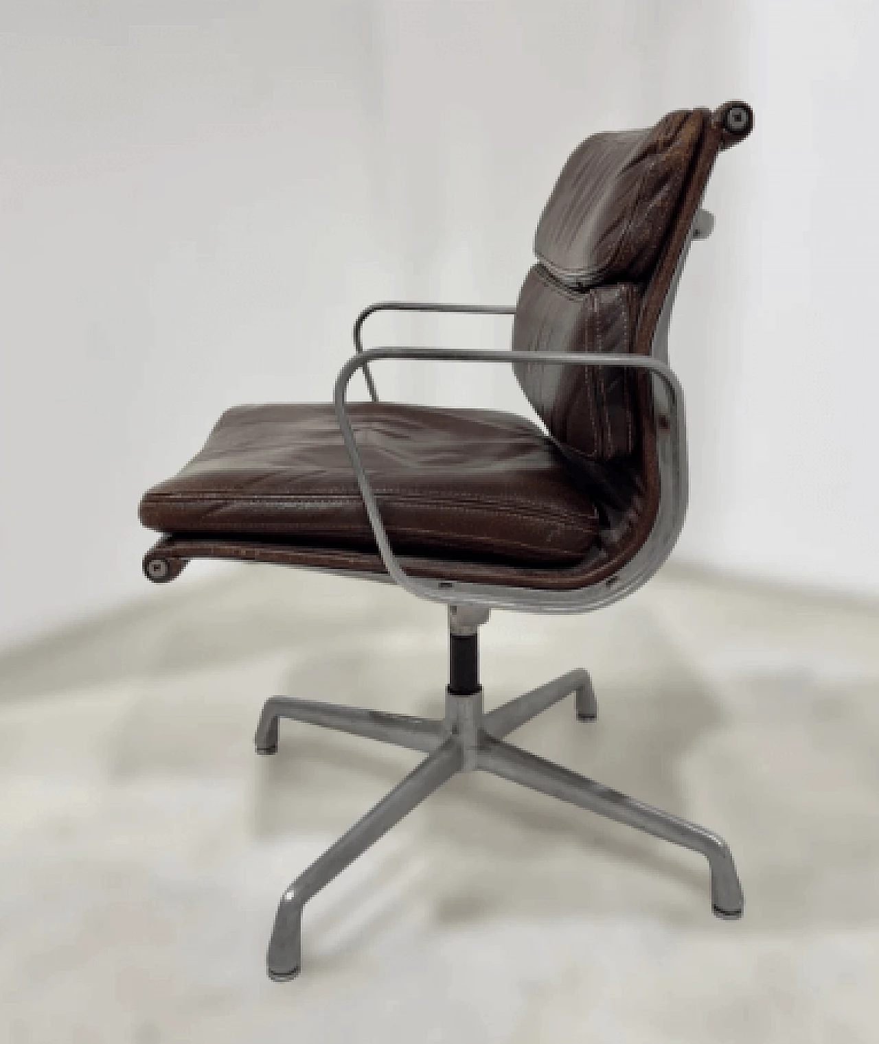 Poltrona Soft Pad EA 208 di Charles & Ray Eames per Herman Miller, anni '70 3