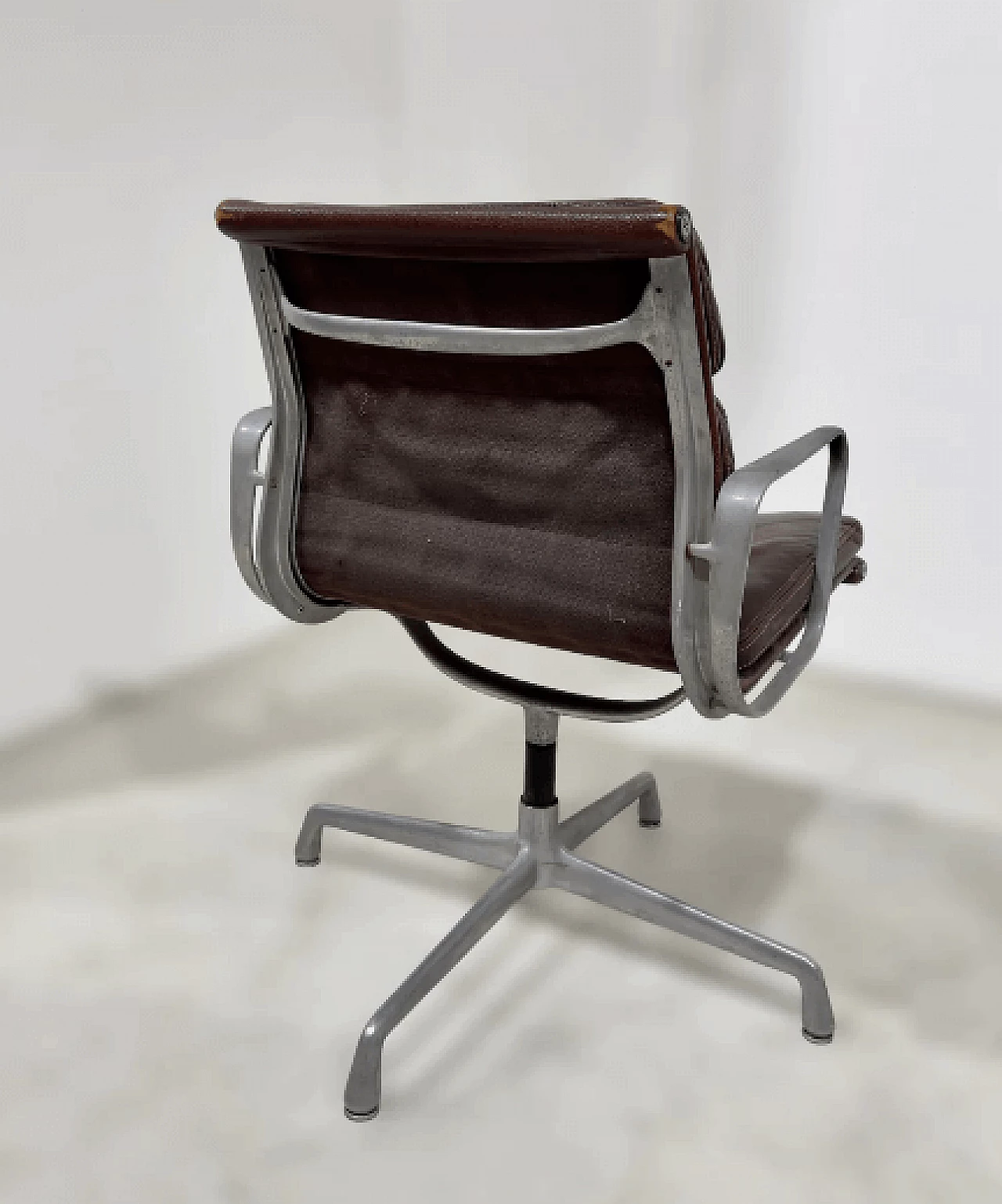 Soft Pad EA 208 armchair by Charles & Ray Eames for Herman Miller, 1970s 4