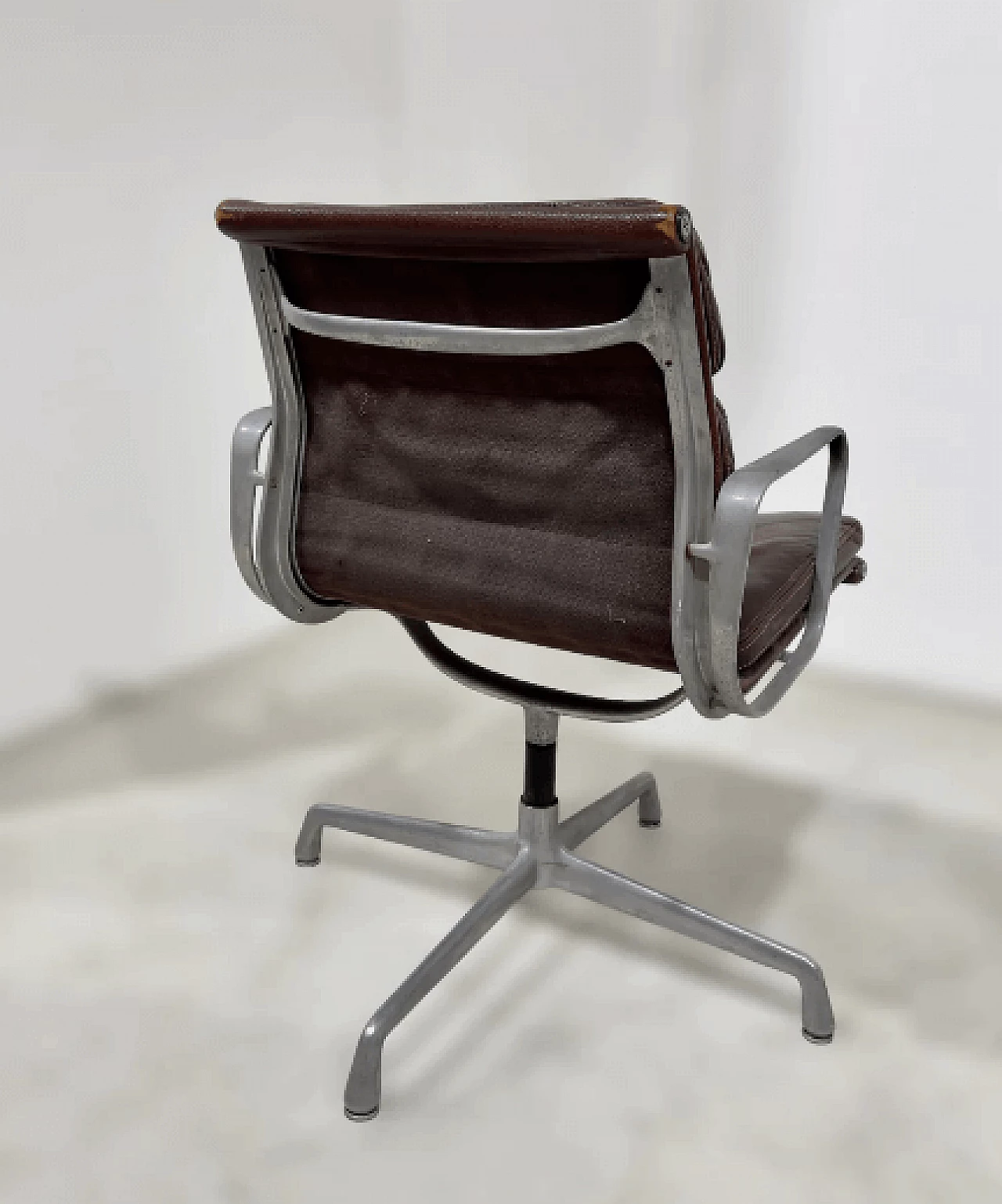 Poltrona Soft Pad EA 208 di Charles & Ray Eames per Herman Miller, anni '70 4