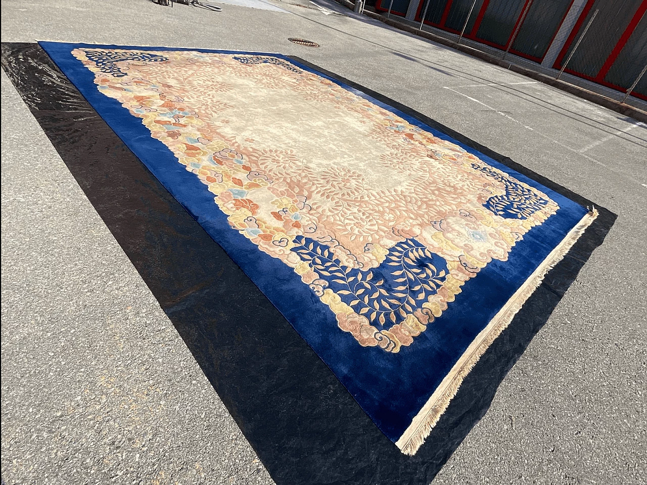 Tappeto cinese Art Déco floreale blu e avorio, anni '40 6