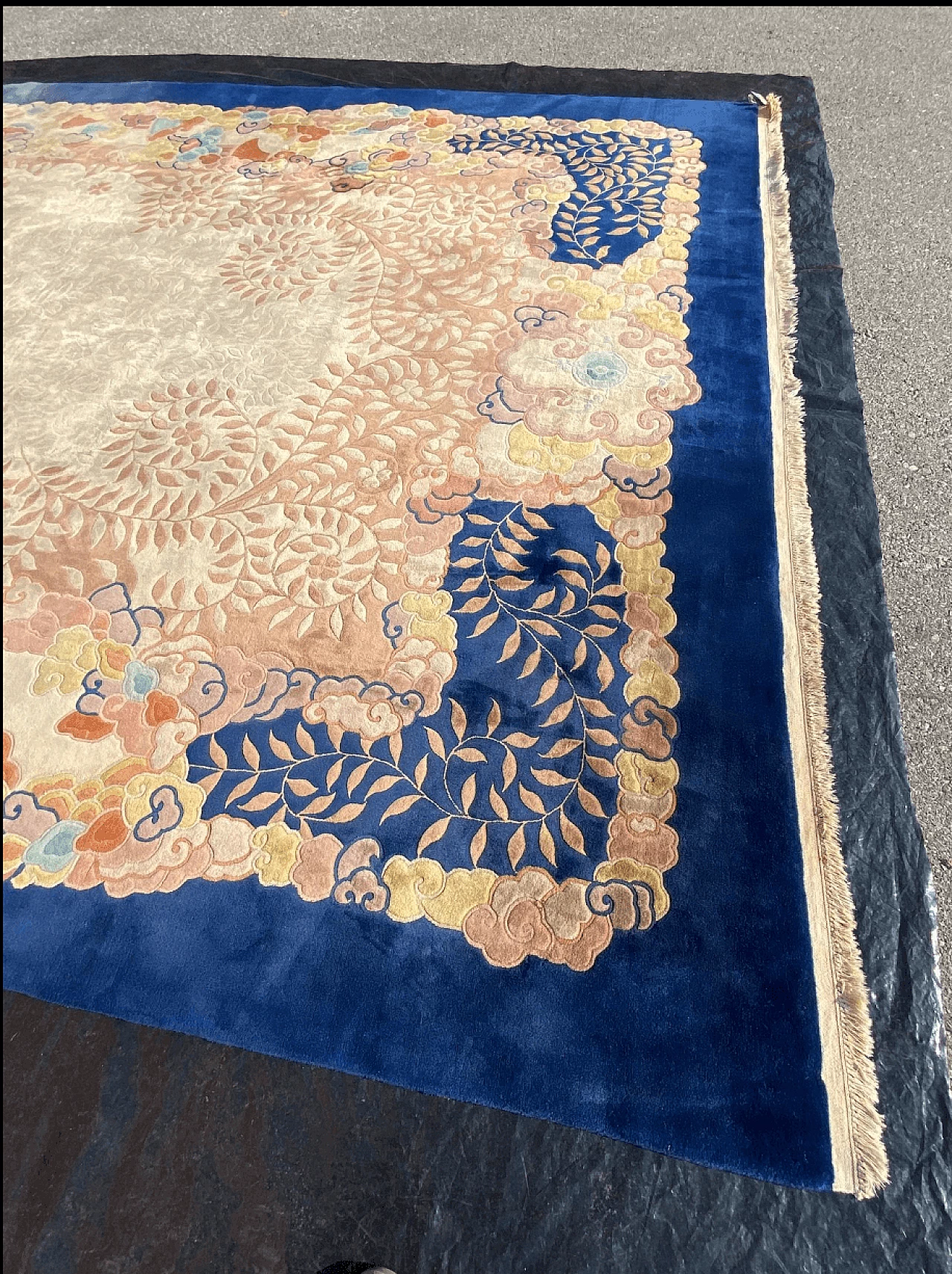 Tappeto cinese Art Déco floreale blu e avorio, anni '40 10