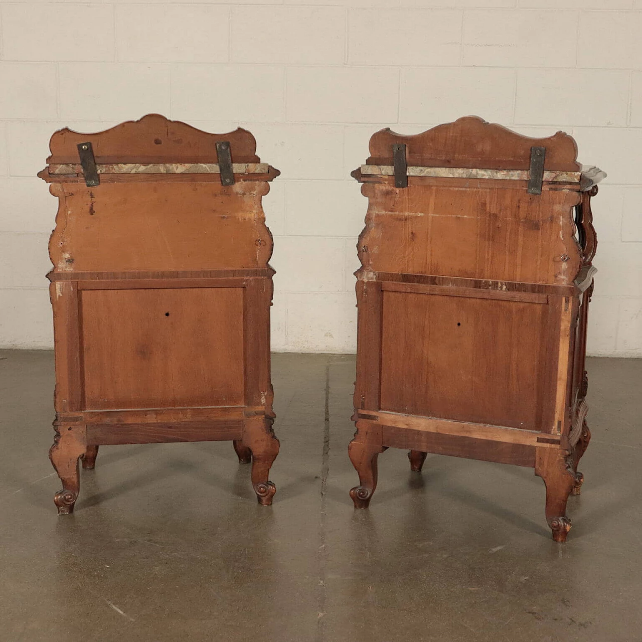 Pair of Barocchetto style wood bedside tables with marble top 10