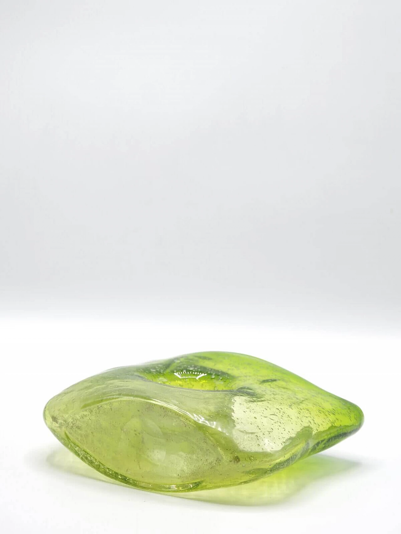 Vaso in vetro di Murano verde con foro, anni '70 3