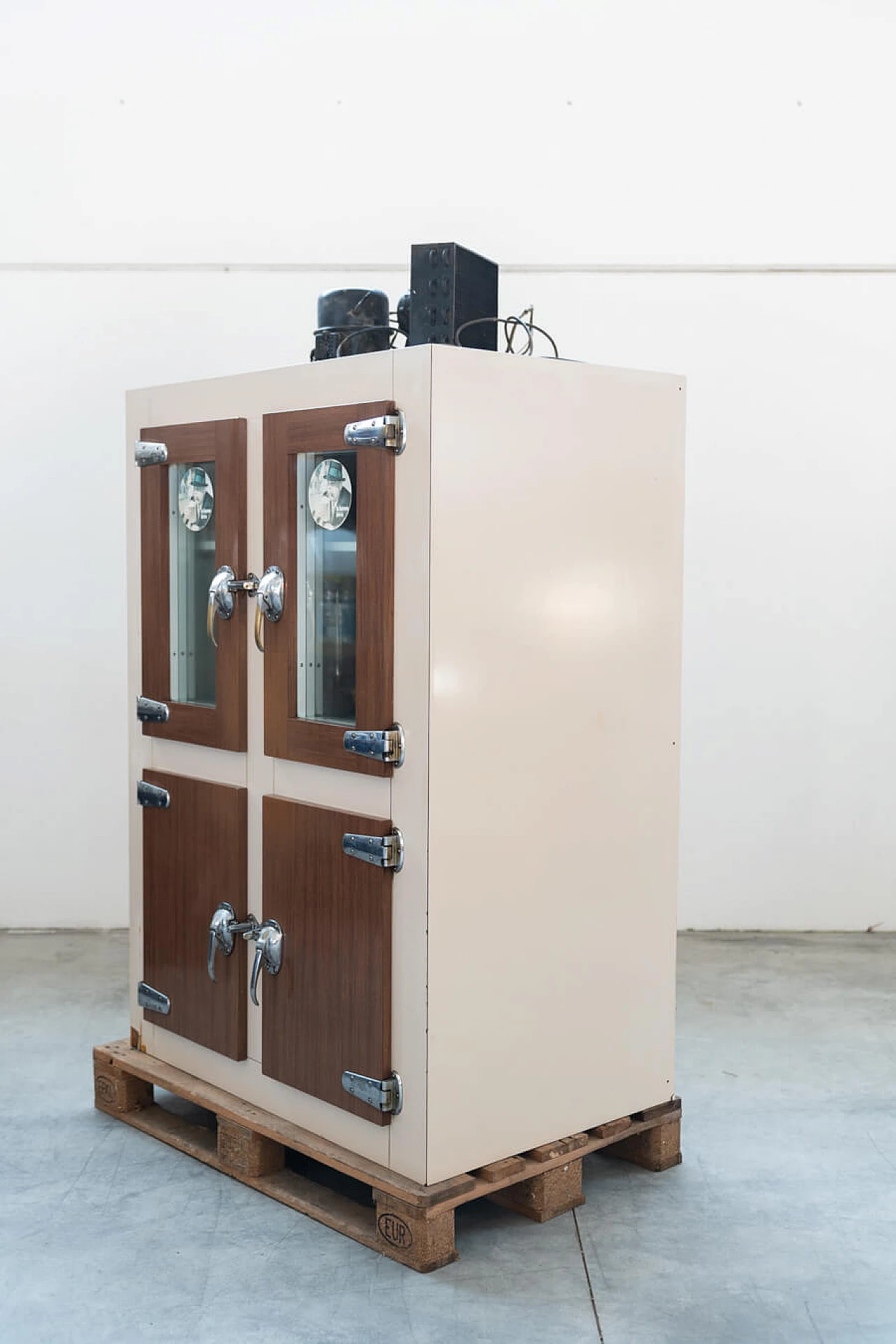Refrigerator cell by Birra Moretti, 60s 16