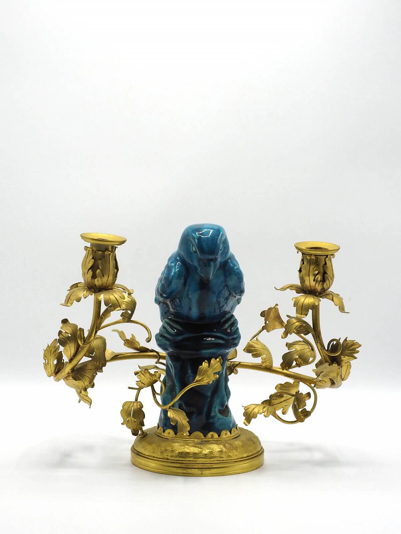 Candelabro cinese in bronzo dorato con pappagallo in porcellana blu 1