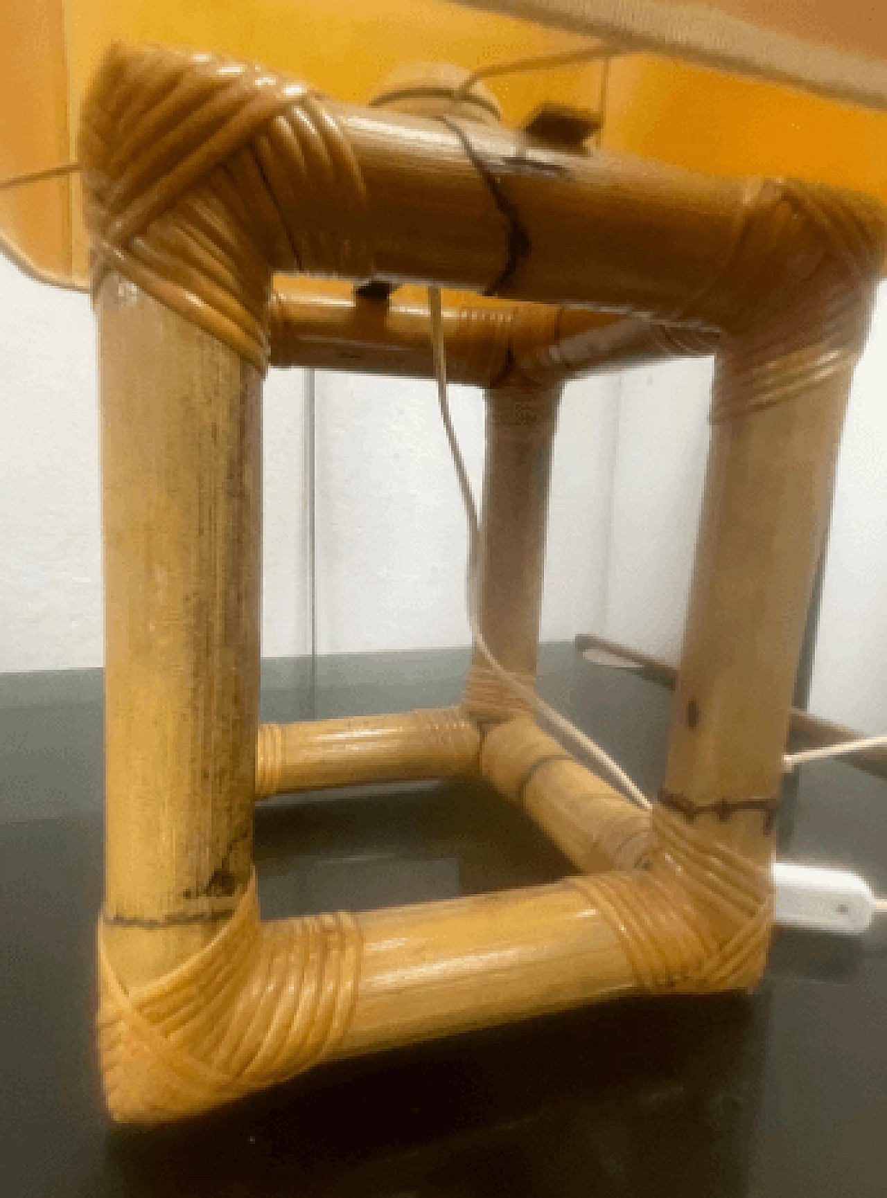 Lampada da tavolo in bambù e cellulosa, anni '80 10