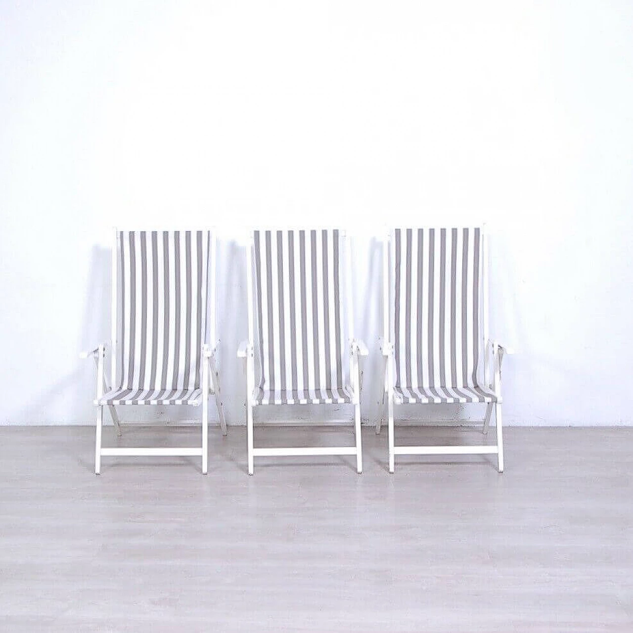 3 Folding deck chairs in white wood and fabric by Fratelli Reguitti, 1970s 2