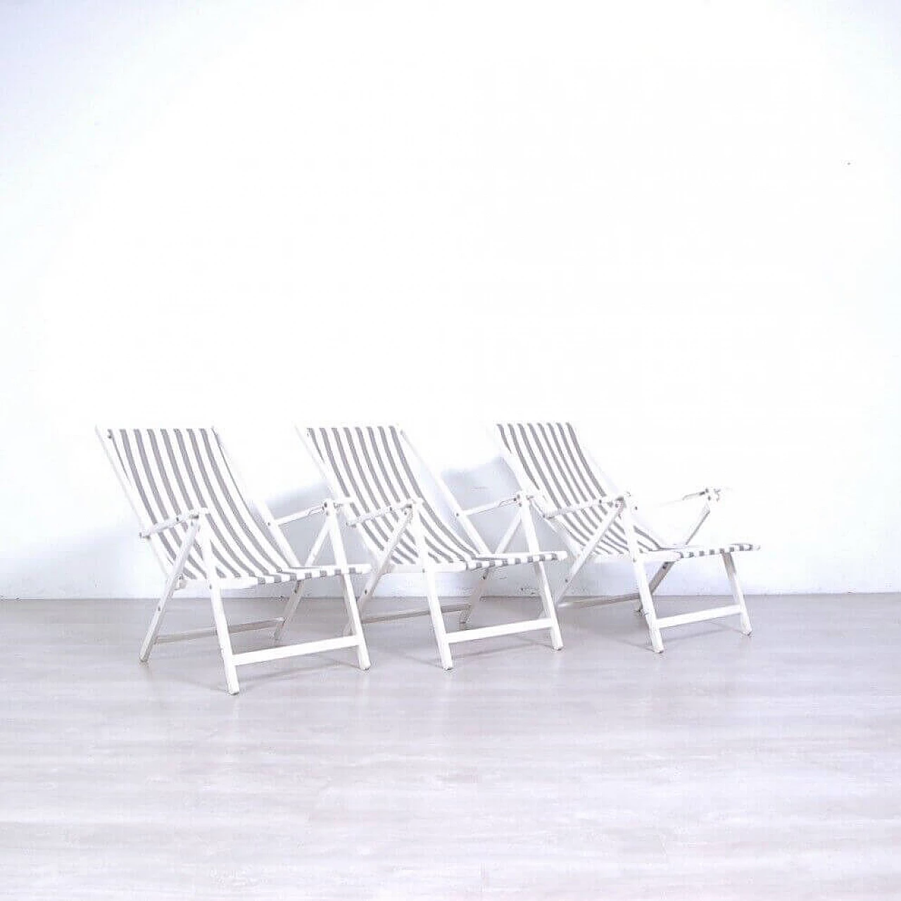 3 Folding deck chairs in white wood and fabric by Fratelli Reguitti, 1970s 3