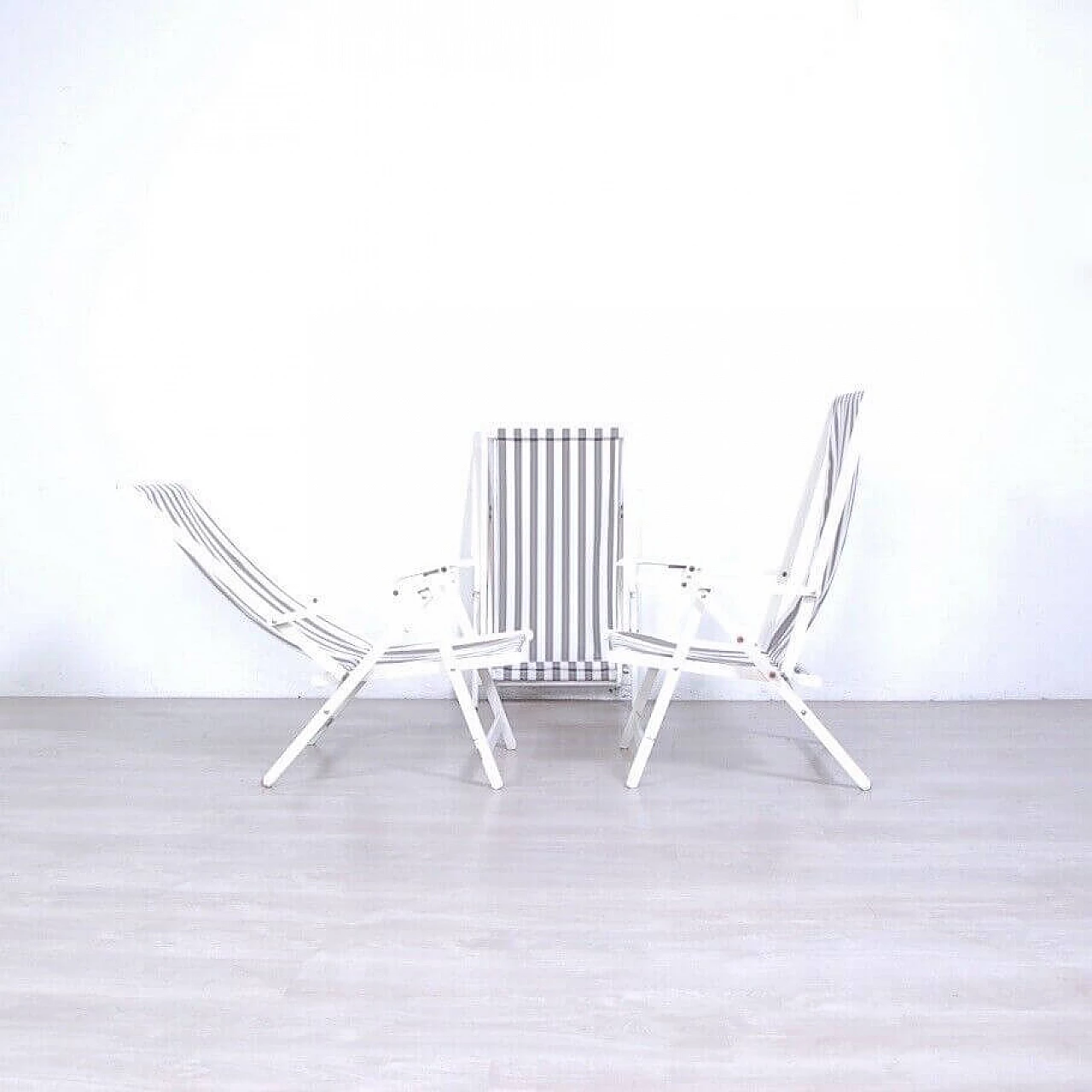 3 Folding deck chairs in white wood and fabric by Fratelli Reguitti, 1970s 4