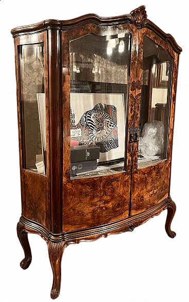 Rounded display case in briarwood with velvet damask back, early 20th century