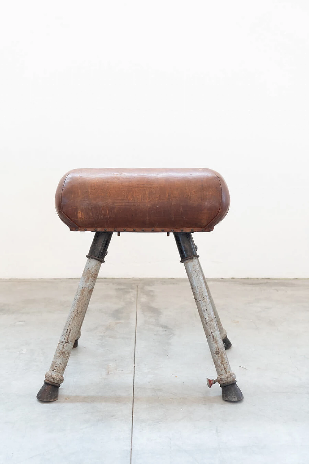 Cavallo da ginnastica in cuoio e metallo, anni '50 3